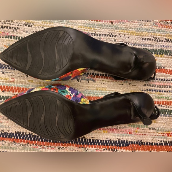 Floral Kitten Heels - Size 9 - Picture 2 of 3